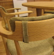 飛騨の木製無垢材の椅子